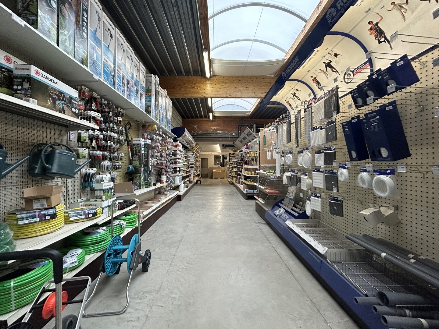 Handelsgelijkvloers op commerciële ligging in centrum Geel 