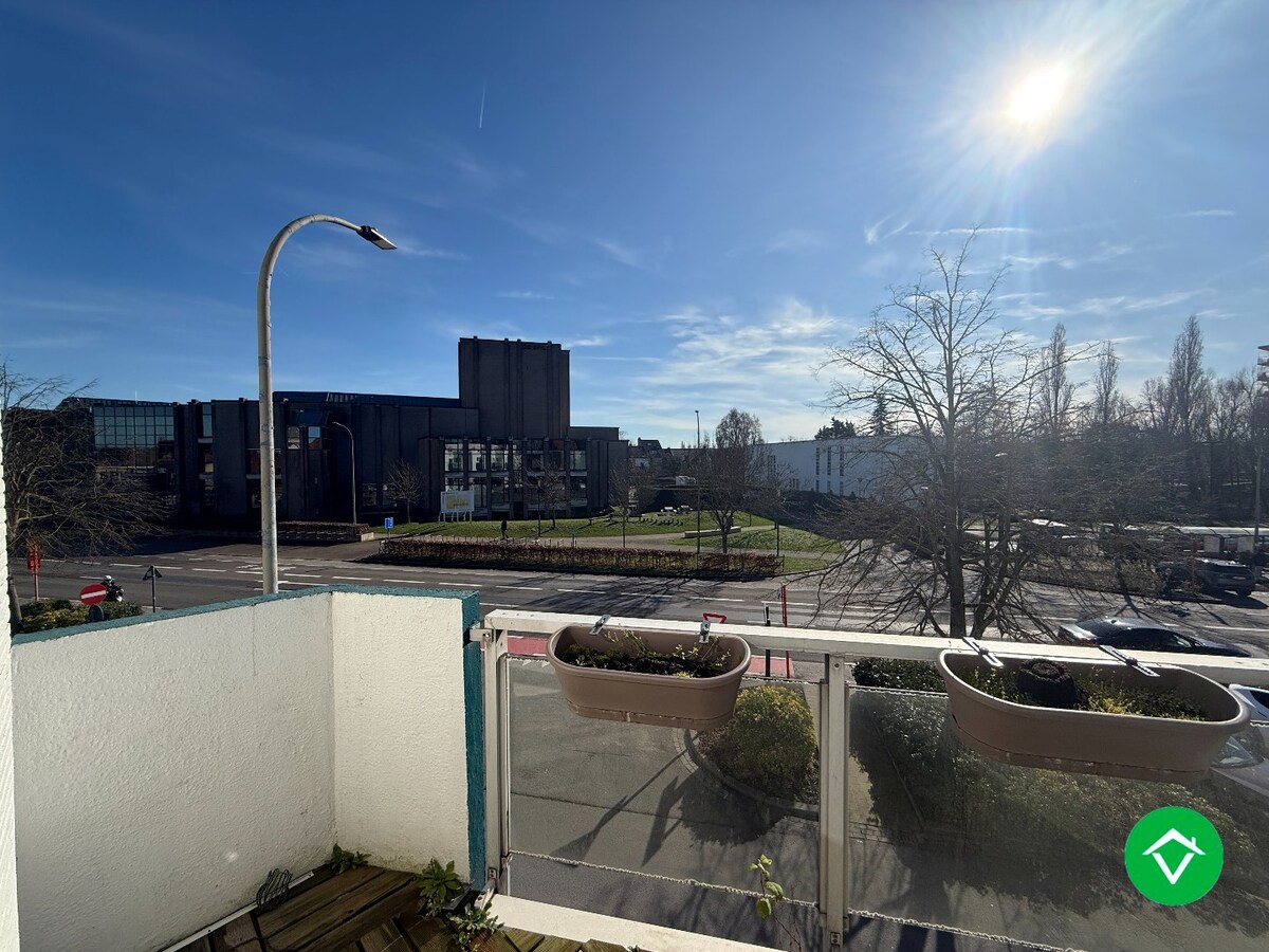 Instapklaar appartement met twee slaapkamers en garage te Roeselare 