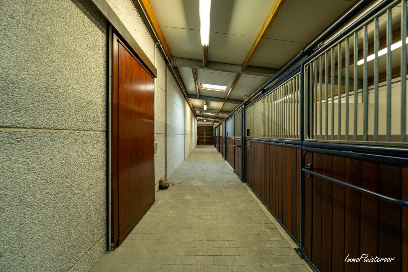 Beautiful villa with indoor and outdoor riding arenas on over 2.4 hectares in Ardooie 