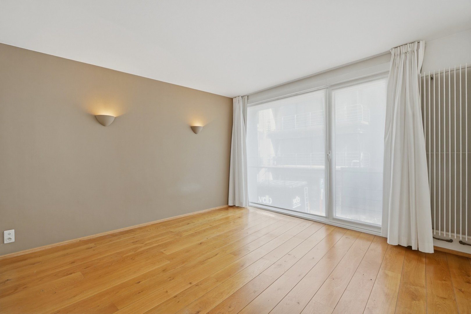 Multifunctionele woning met handelsruimte in hartje Veurne. 