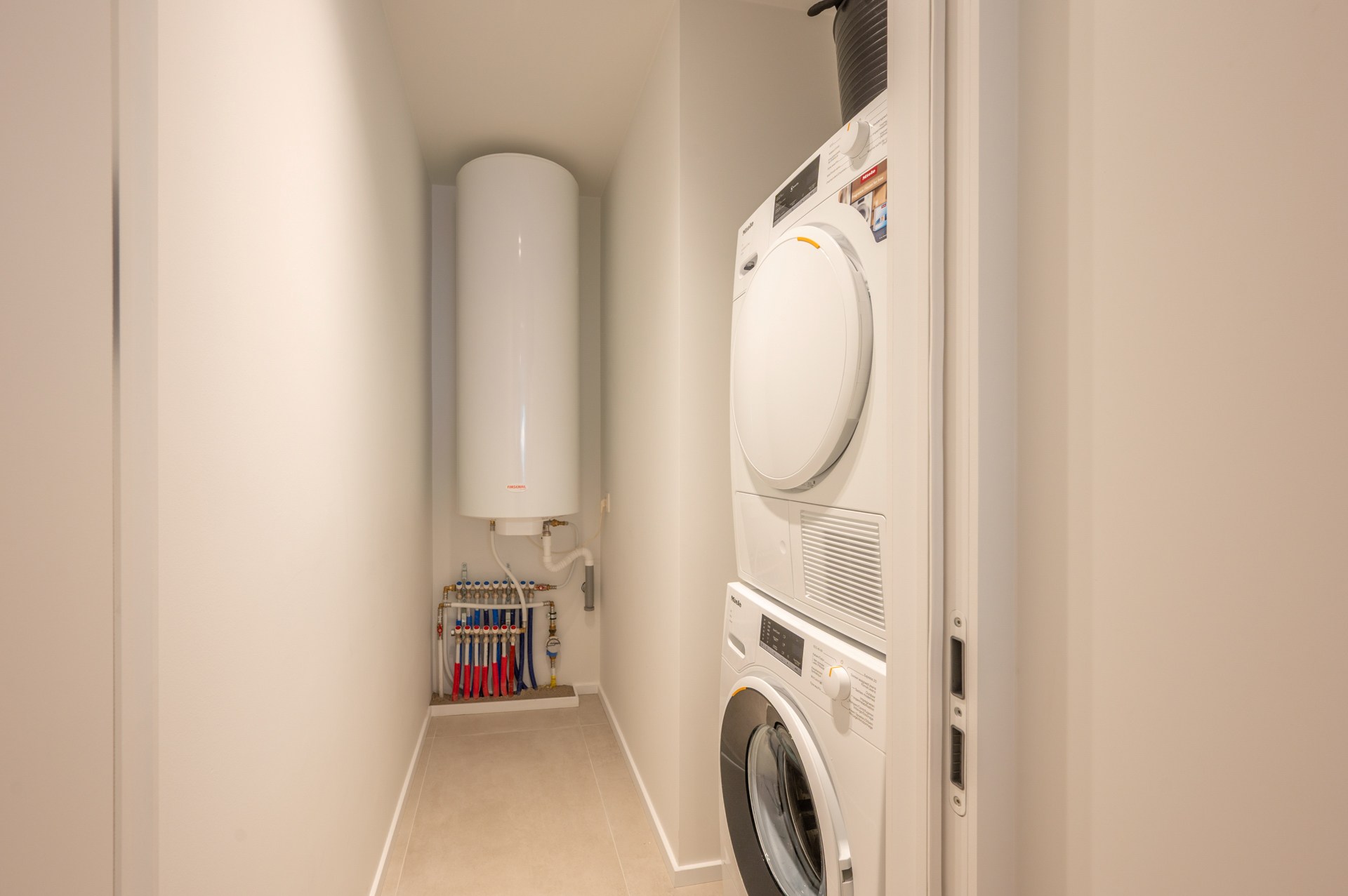 Prachtig gerenoveerd appartement met 3 slaapkamers centraal gelegen op de Lippenslaan te Knokke. 