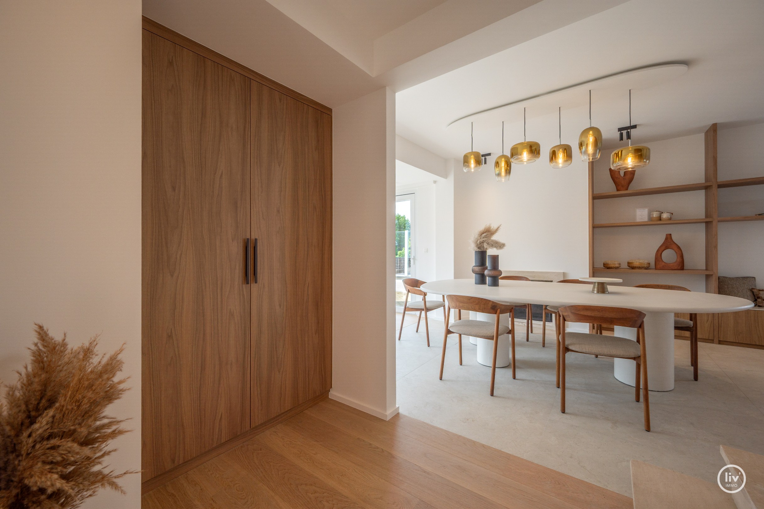 Exclusief gerenoveerde villa op een absolute toplocatie in de Jozef Nellenslaan te Knokke. 