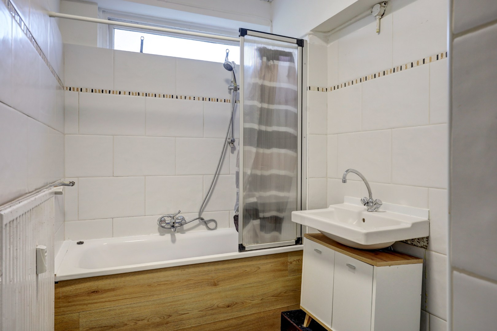 4-kamer appartement op de 1e verdieping, met 2 balkons, berging in de onderbouw en gelegen op eigen grond! 