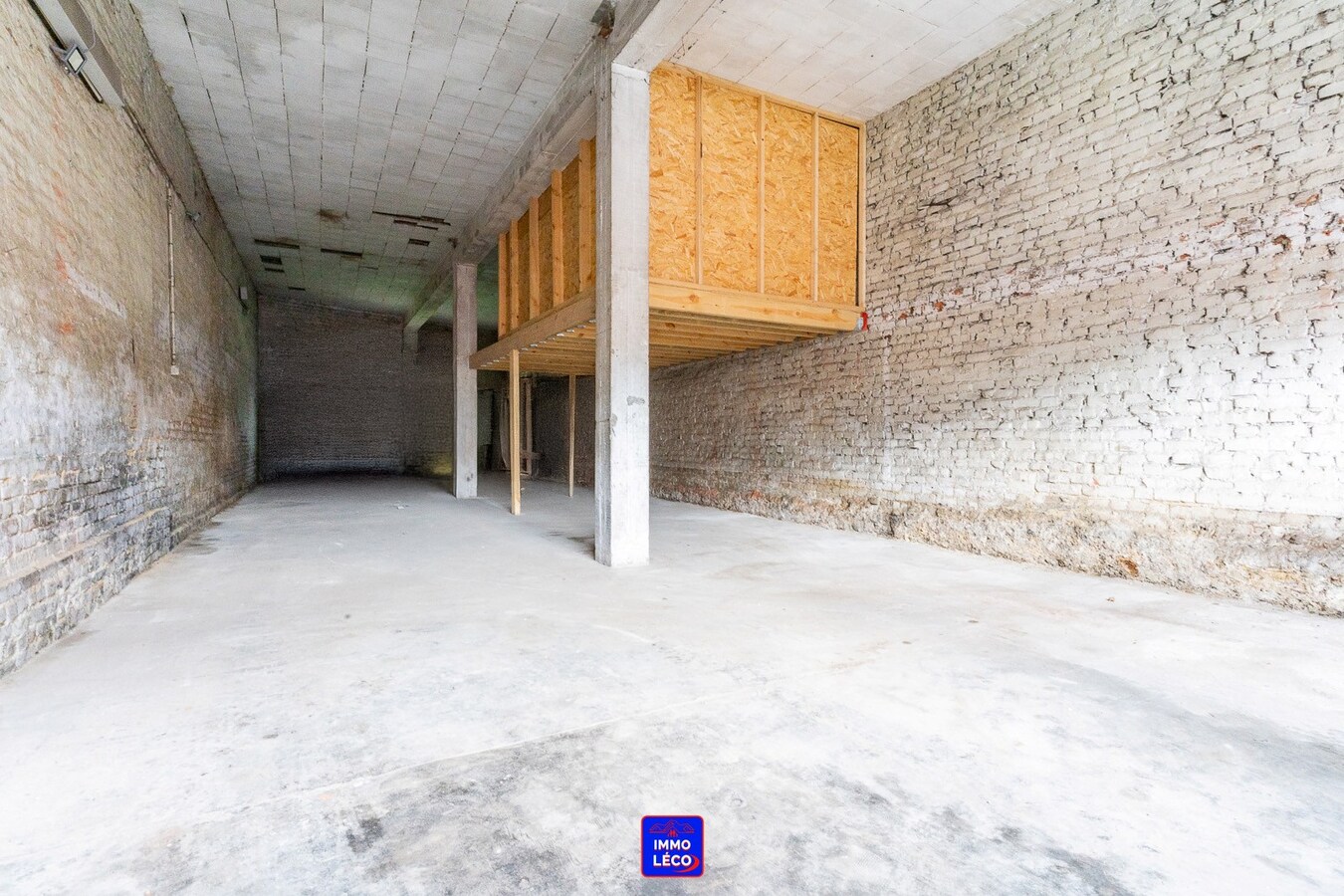 Atelier/Entrepôt de +/- 120m² dans le centre-ville. 