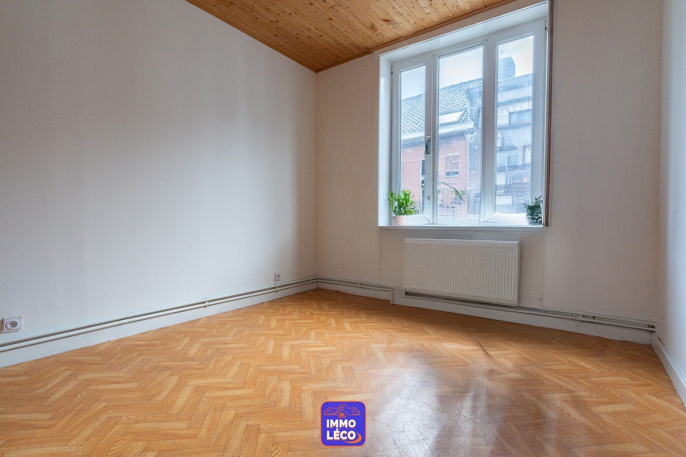 Maison de commerce avec habitation et jardin, en plein centre-ville, très beaux volumes ! 