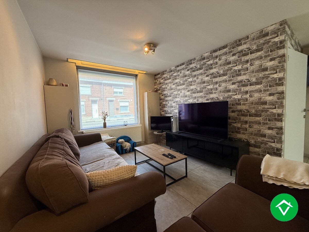 Instapklare woning met drie slaapkamers, tuin met uitweg, zolderkamer te Roeselare 