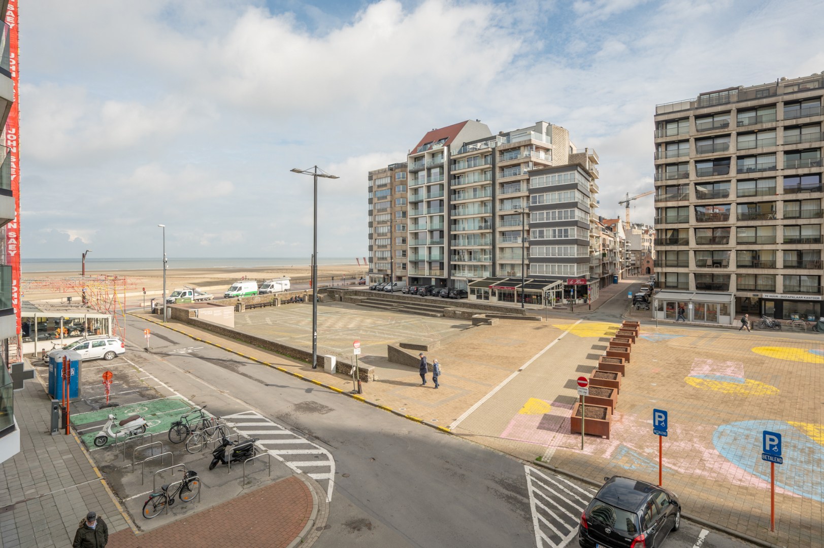 Hoekappartement met 2 slaapkamers en mooi zeezicht 