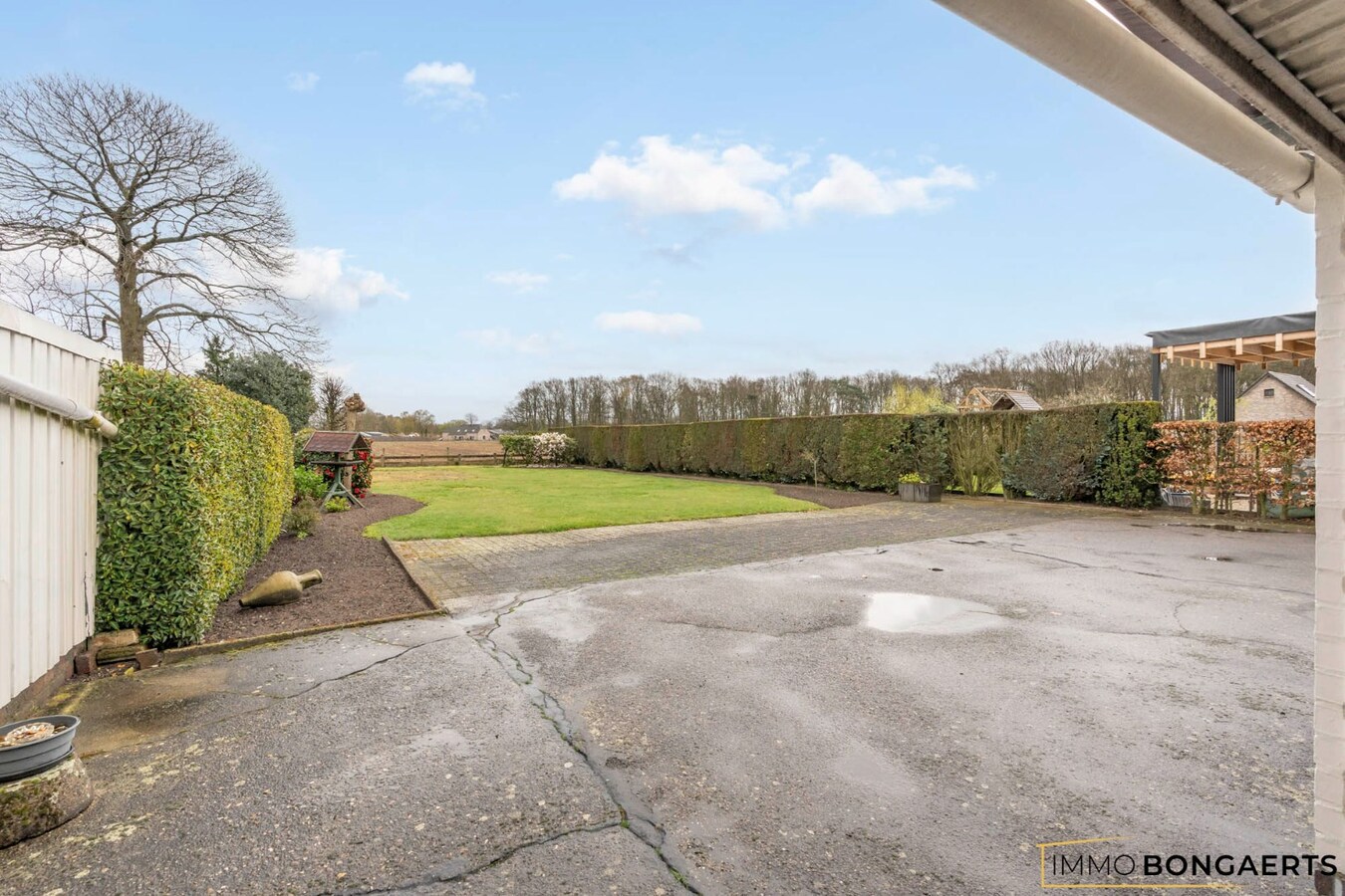 Ruime woning met tuin, garage en 3 slaapkamers in Oudsbergen . 