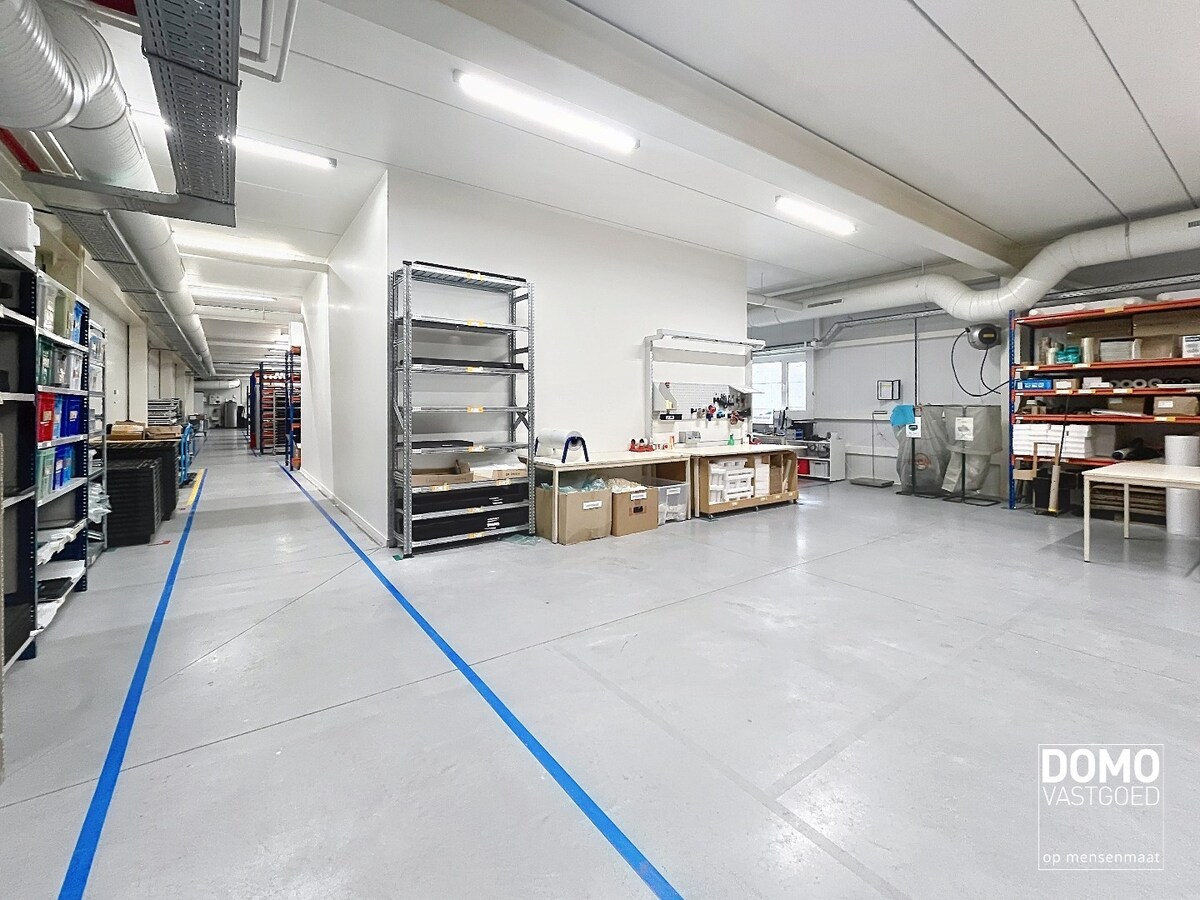 INNOVATIEVE RUIMTE MET LABO, LOGISTIEKE VOORZIENINGEN EN RESEARCH &amp; DEVELOPMENT IN EEN ECO-BEDRIJFSGEBOUW TE PAAL 