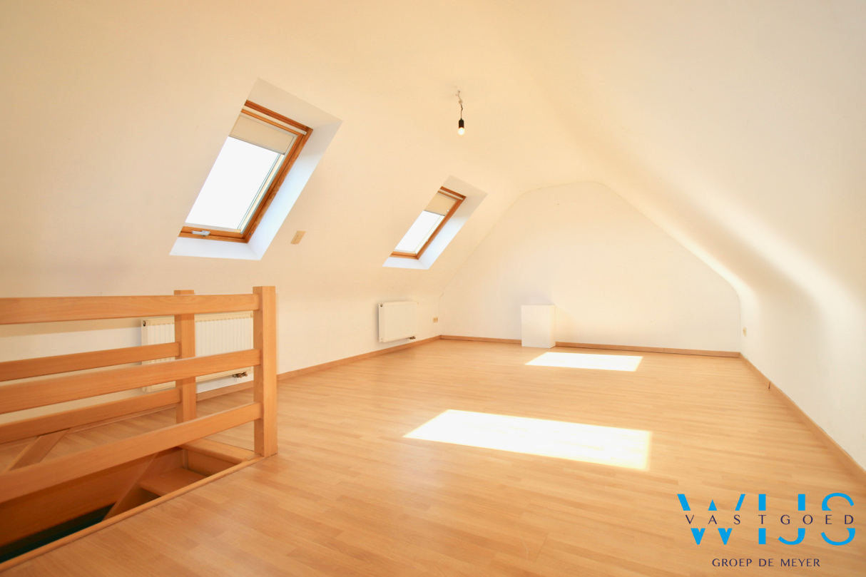 Instapklaar appartement met ZEER RUIM zonneterras te Ertvelde ! 