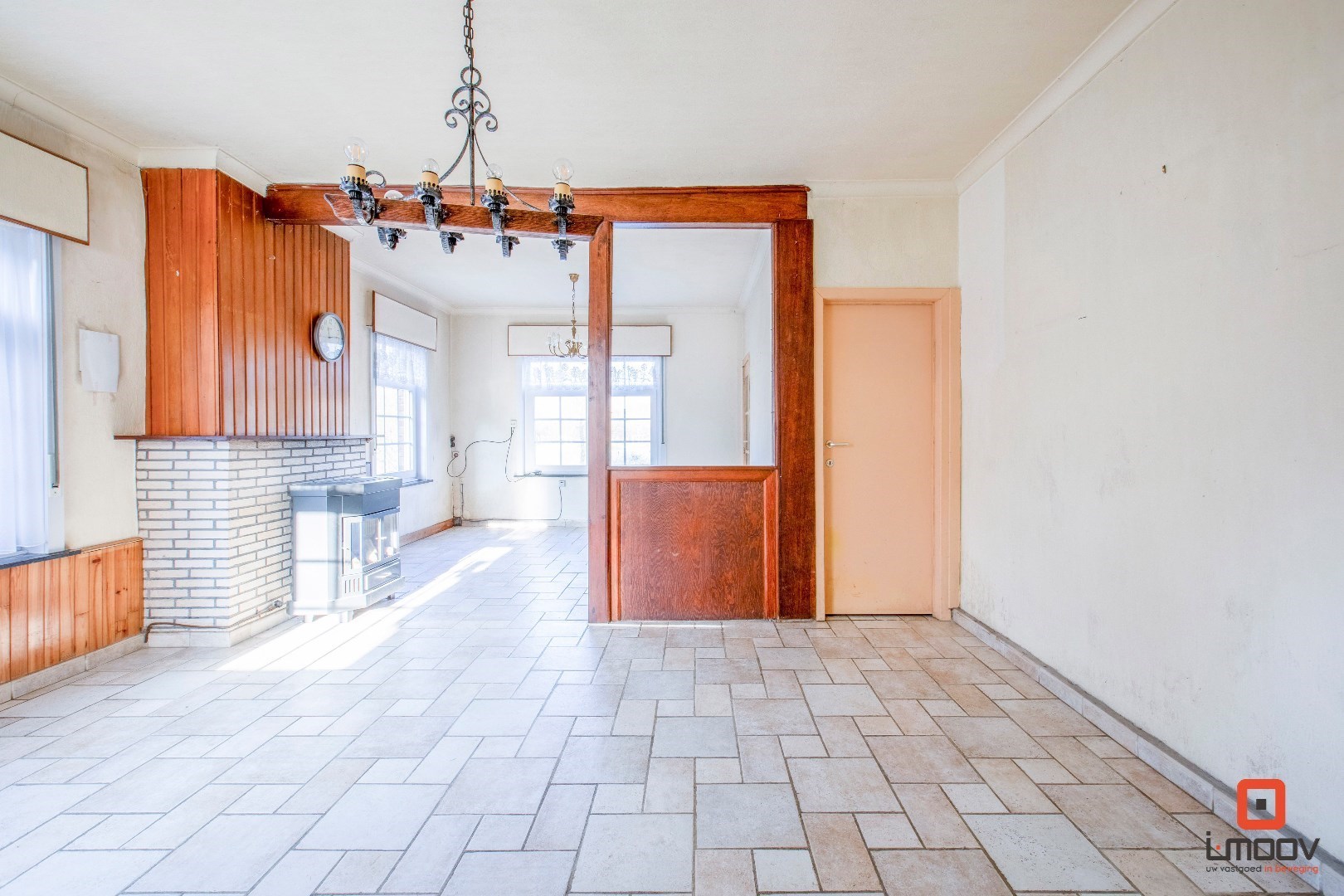 Te renoveren halfopen woning met unieke locatie 