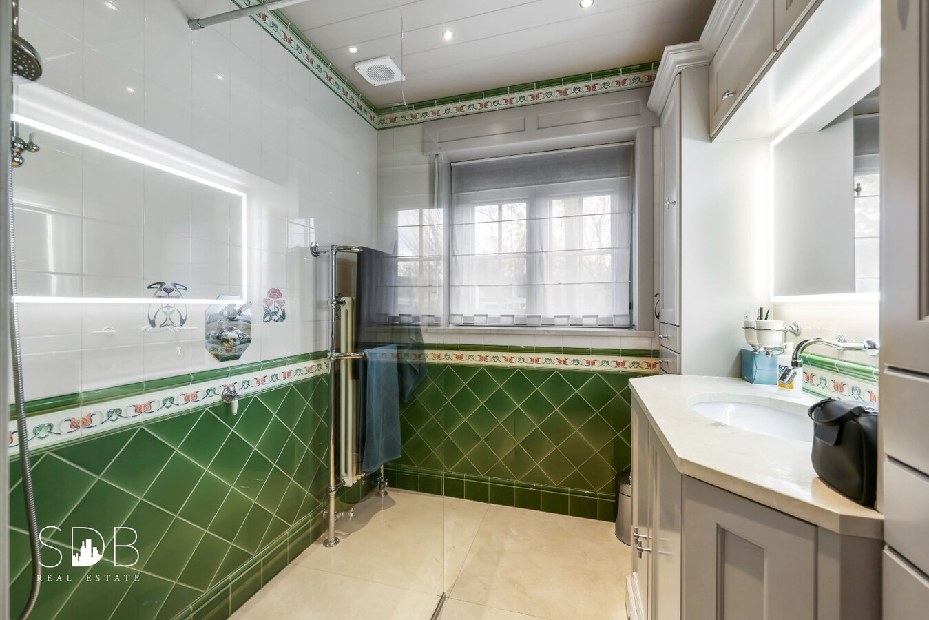 Landelijke villa met zwembad, paardenfaciliteiten en piste op circa 2 HA 