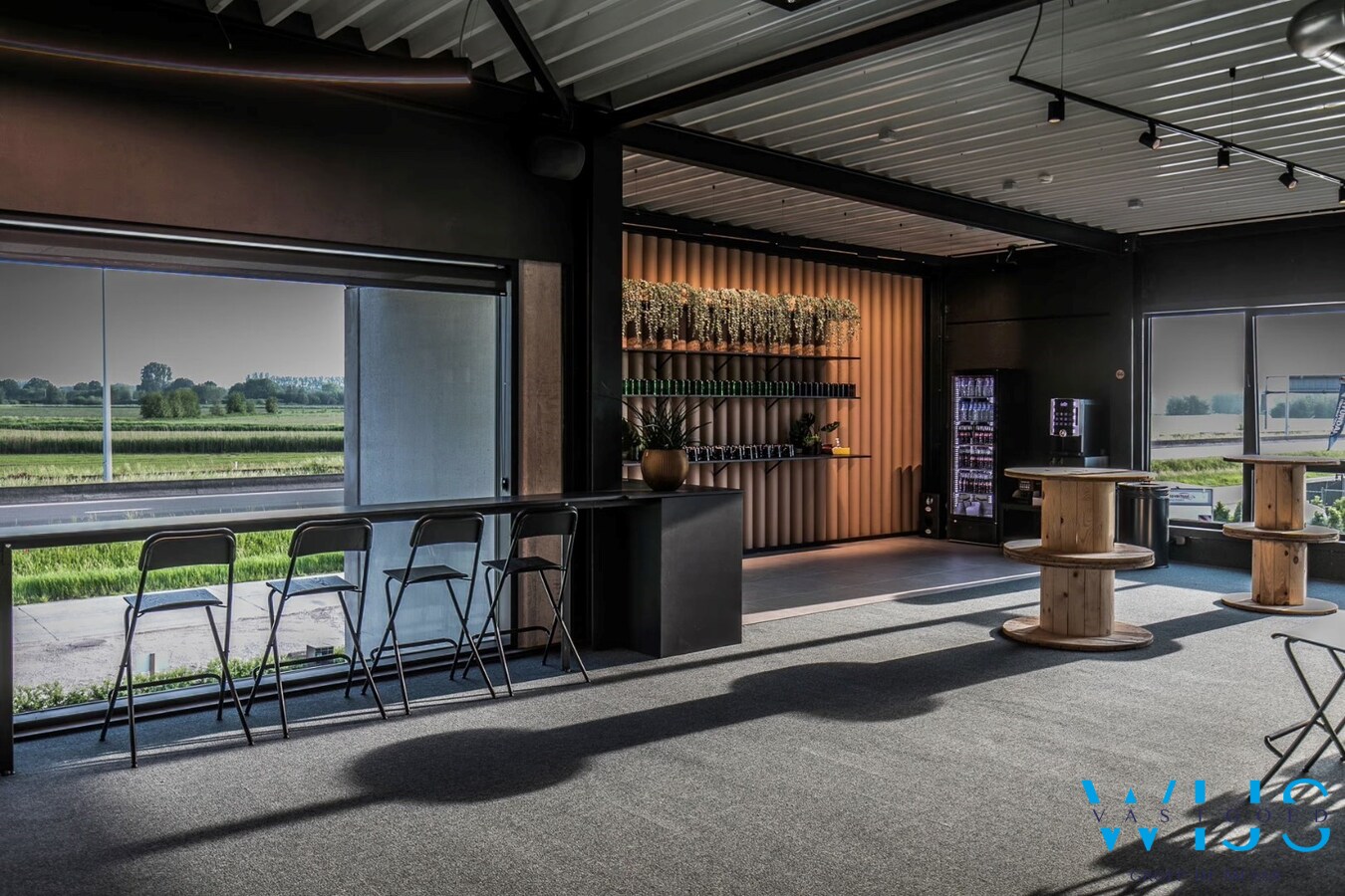 UNIEKE kantoorruimte (boven KLAAR) te Assenede ! 