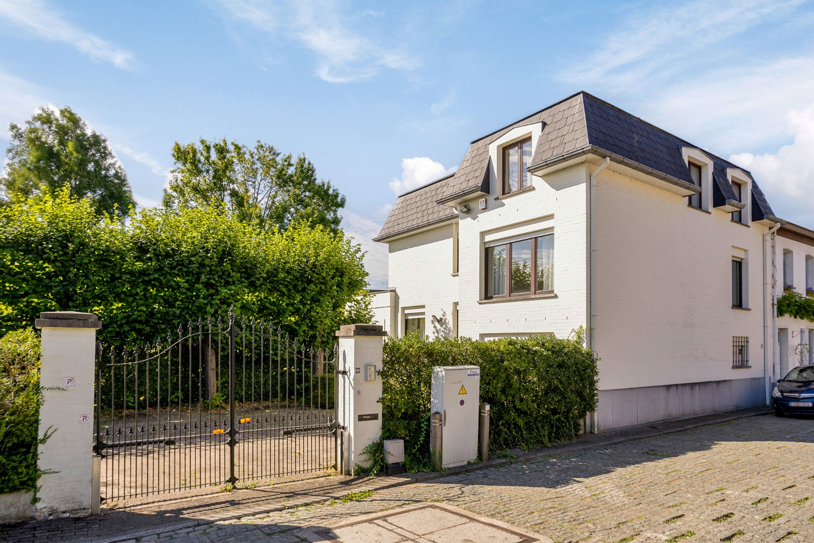 Charmante halfopen woning op twee percelen, prachtig aangelegde, bloemrijke tuin - 1652 ALSEMBERG (BEERSEL) 