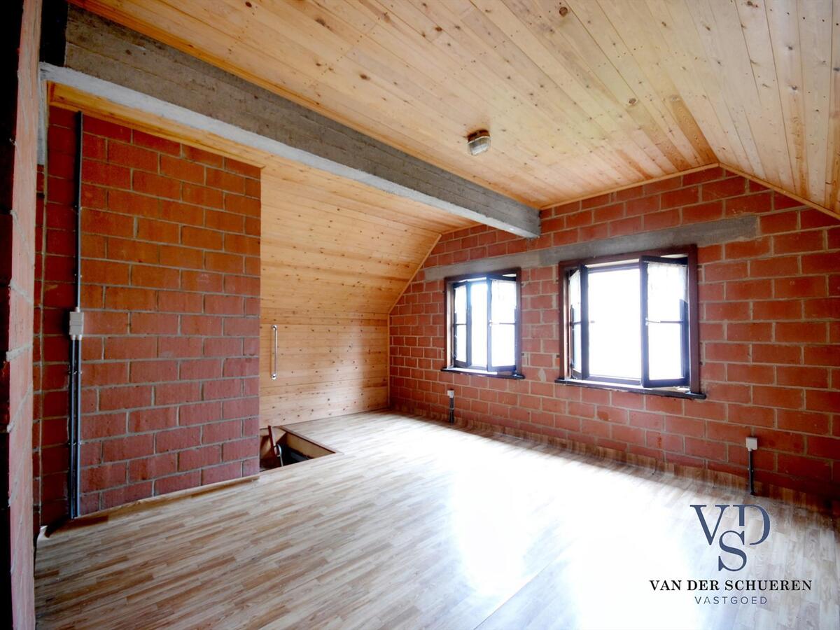 Degelijke villa op bijna 5000 m2 - exclusieve ligging nabij de Schelde in doodlopende straat ! 