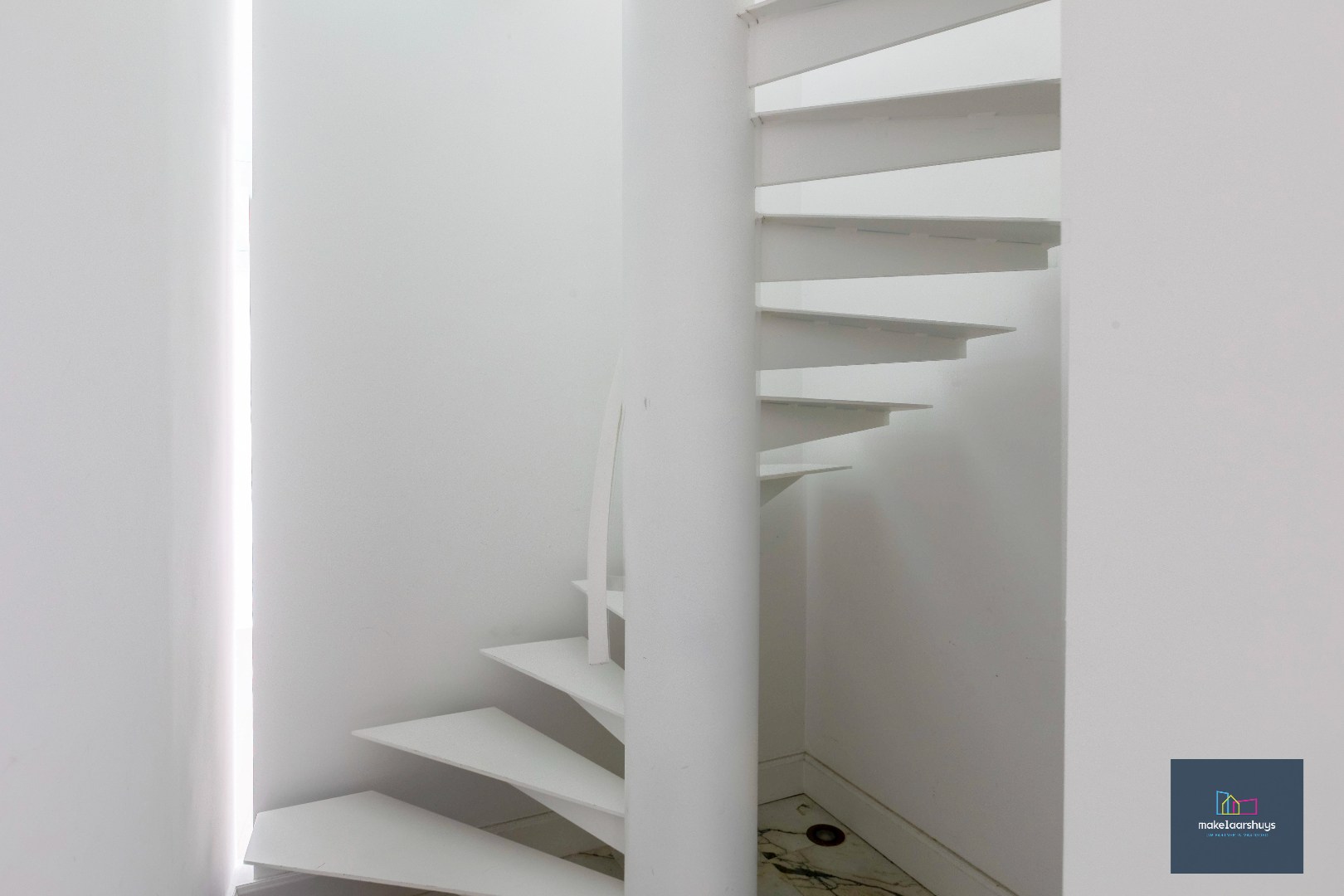 Luxueus duplex appartement   te Kouterhof met 2 slaapkamers , terras en  garageplaats 