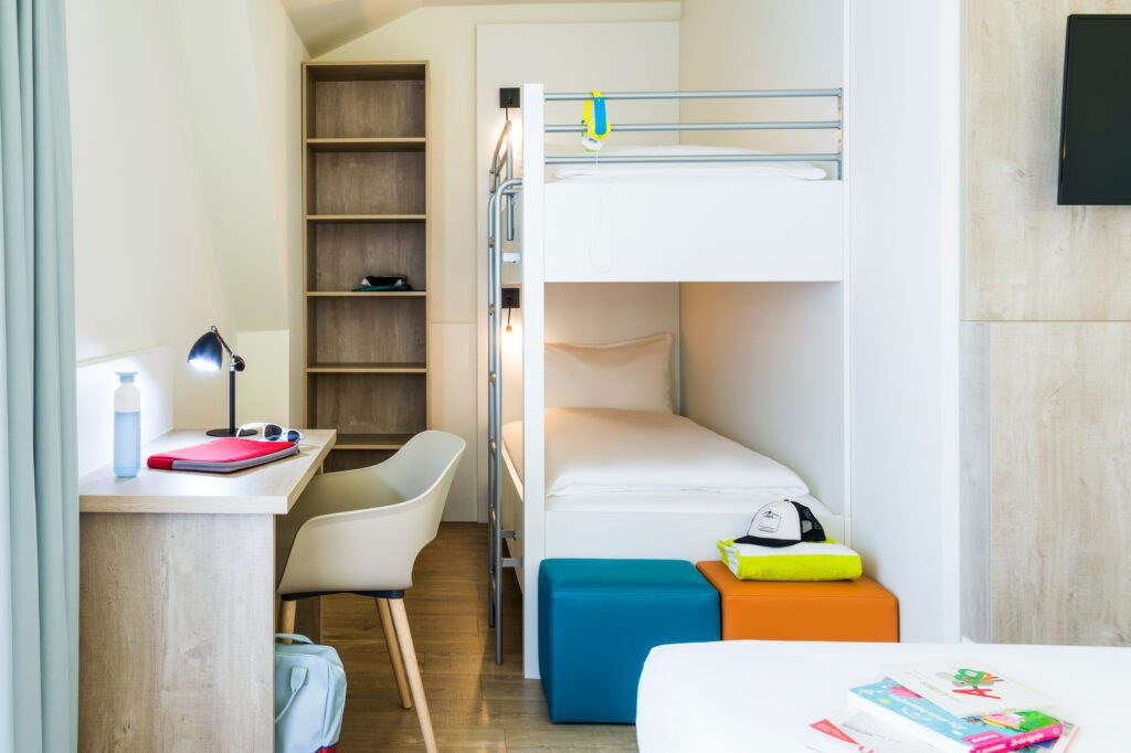 Ruime familiekamer in het Ibis Styles Nieuwpoort project 