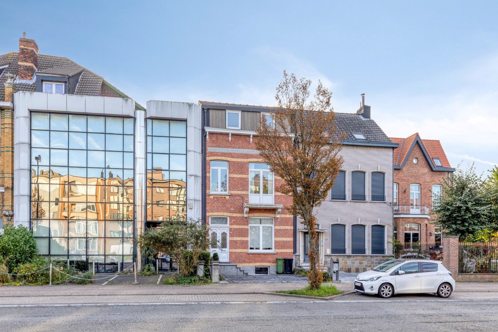 Karaktervolle herenwoning uit 1871 met 4 slaapkamers en prachtige stadstuin - Merksem 