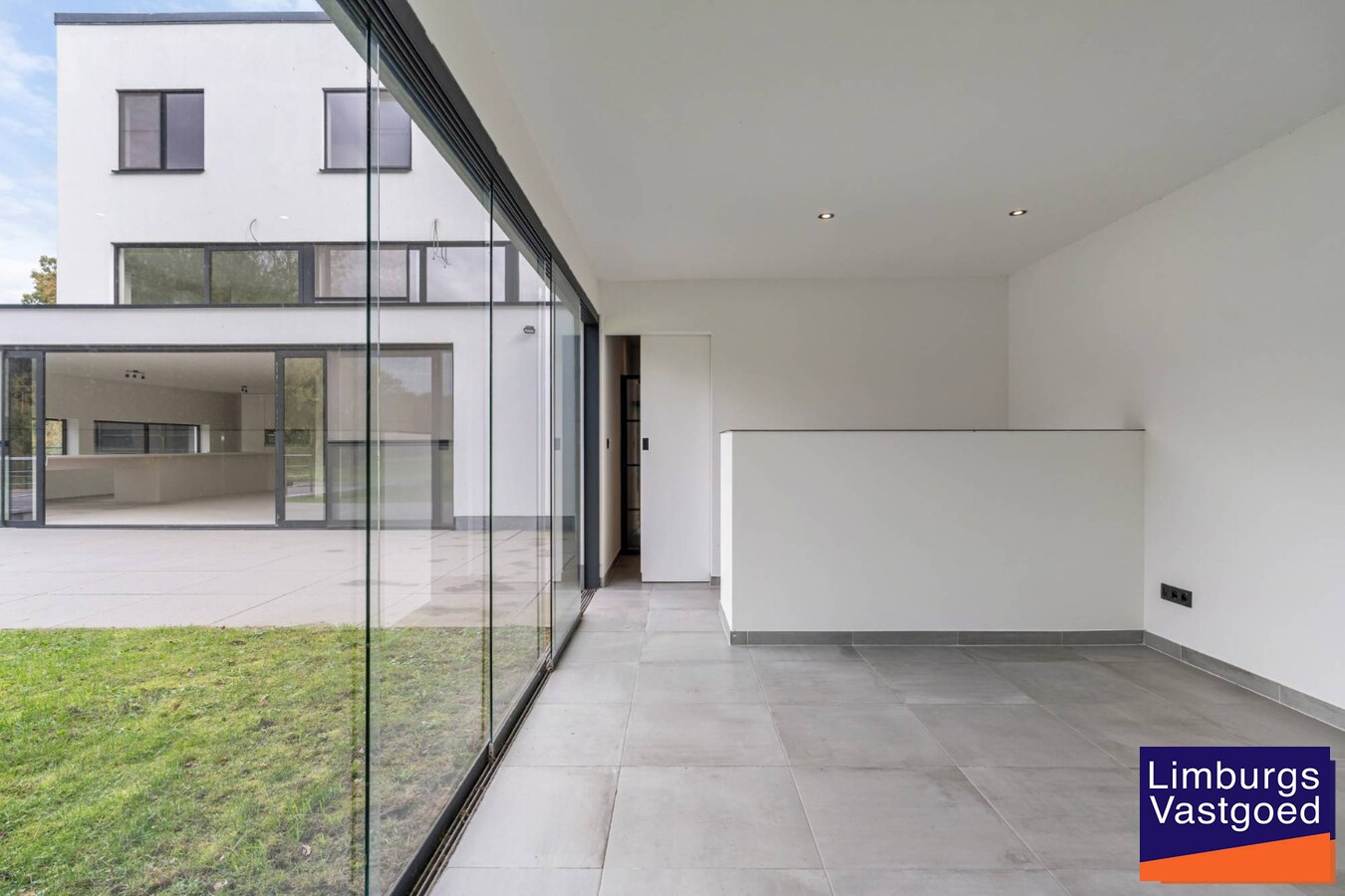 Exclusieve woning met praktijkruimte en zicht op weilanden 
