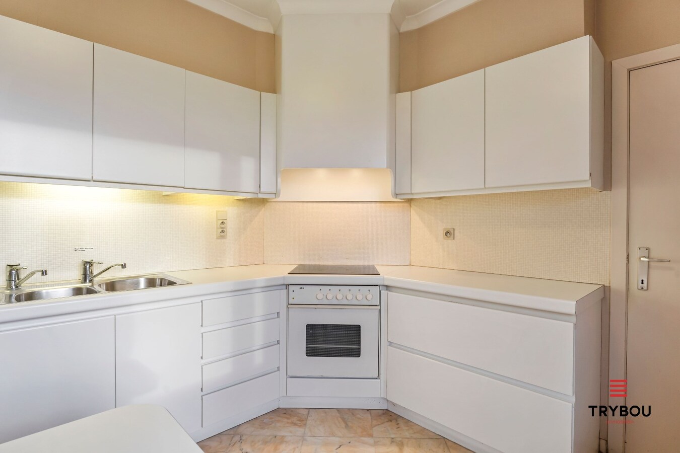 Statige, alleenstaande woning met rustige ligging te Ieper (Boezinge) 