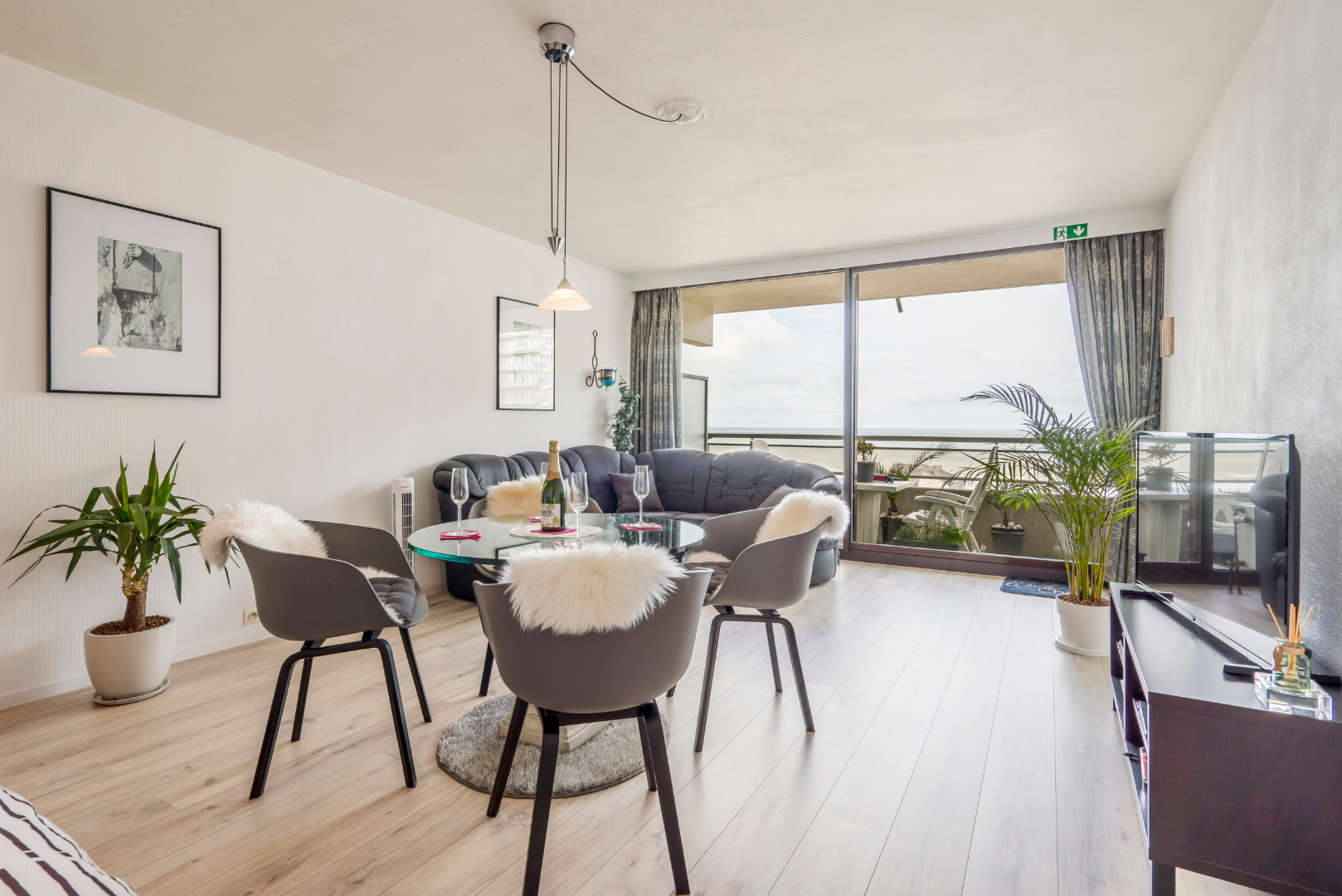 LUXUEUZE VAKANTIESTUDIO MET ZEEZICHT EN TERRAS (VAKANTIEVERHUUR) 