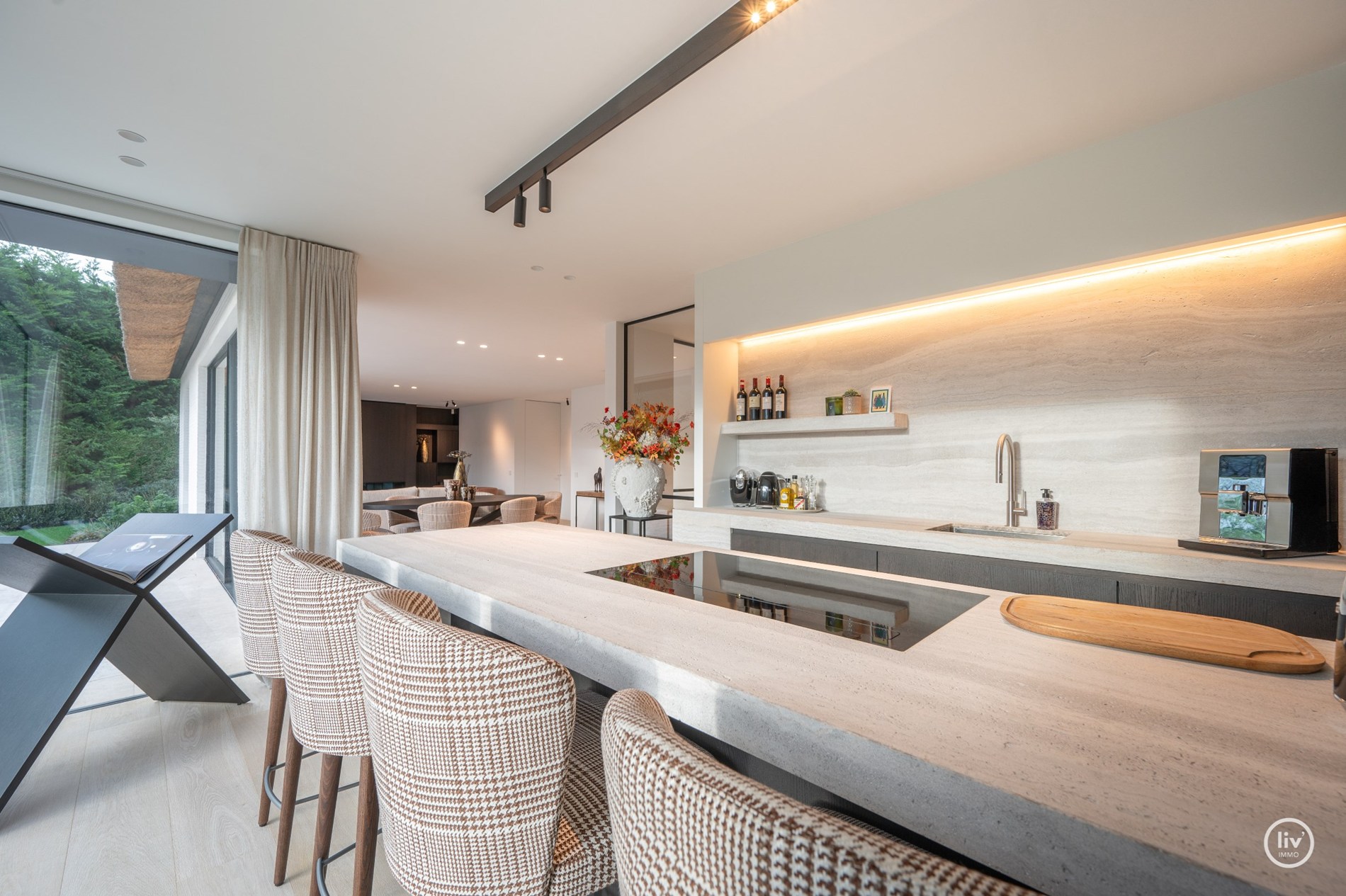 Superbe villa charmante, entièrement rénovée et joliment située dans un quartier résidentiel calme à proximité du centre de Knokke. 