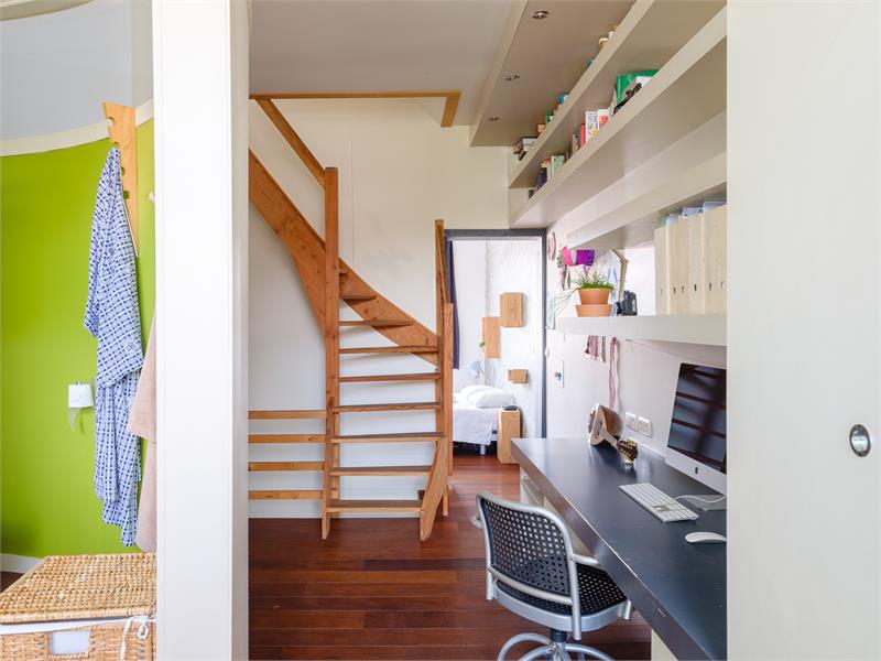 Lichtrijke en recent gerenoveerde woning op toplocatie aan het water 