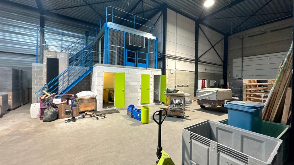 Bedrijfsunits met magazijn en kantoor te huur in Mechelen-Noord