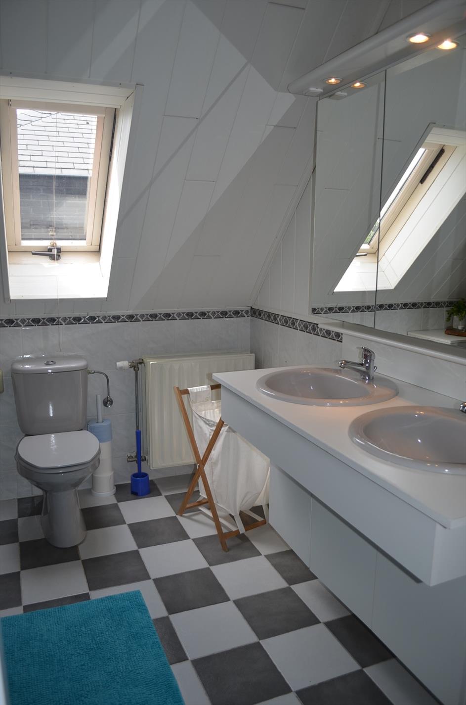 Energiezuinige woning met 3 slpks, 2 badkamers, garage en tuin rustig gelegen te Ertvelde 