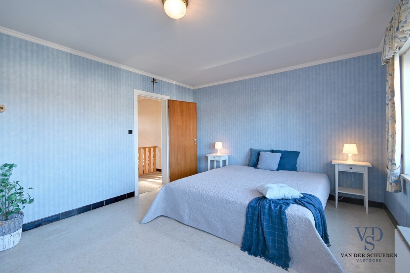 Degelijke, ruime woning (op te frissen). 