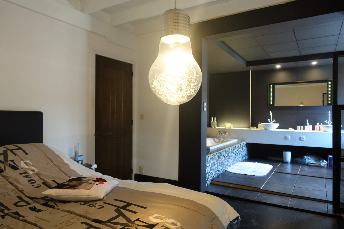 Ruime moderne woning aan het centrum van Aartrijke 