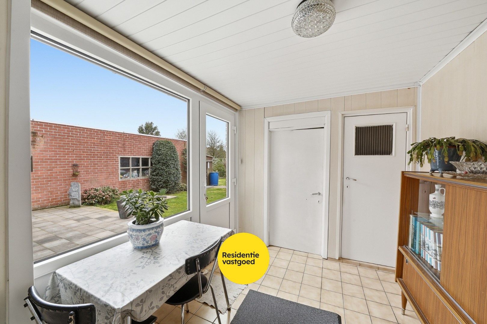 Halfopen woning met 4 slaapkamers, garage en ruime oprit op 429 m² in Oudenburg 
