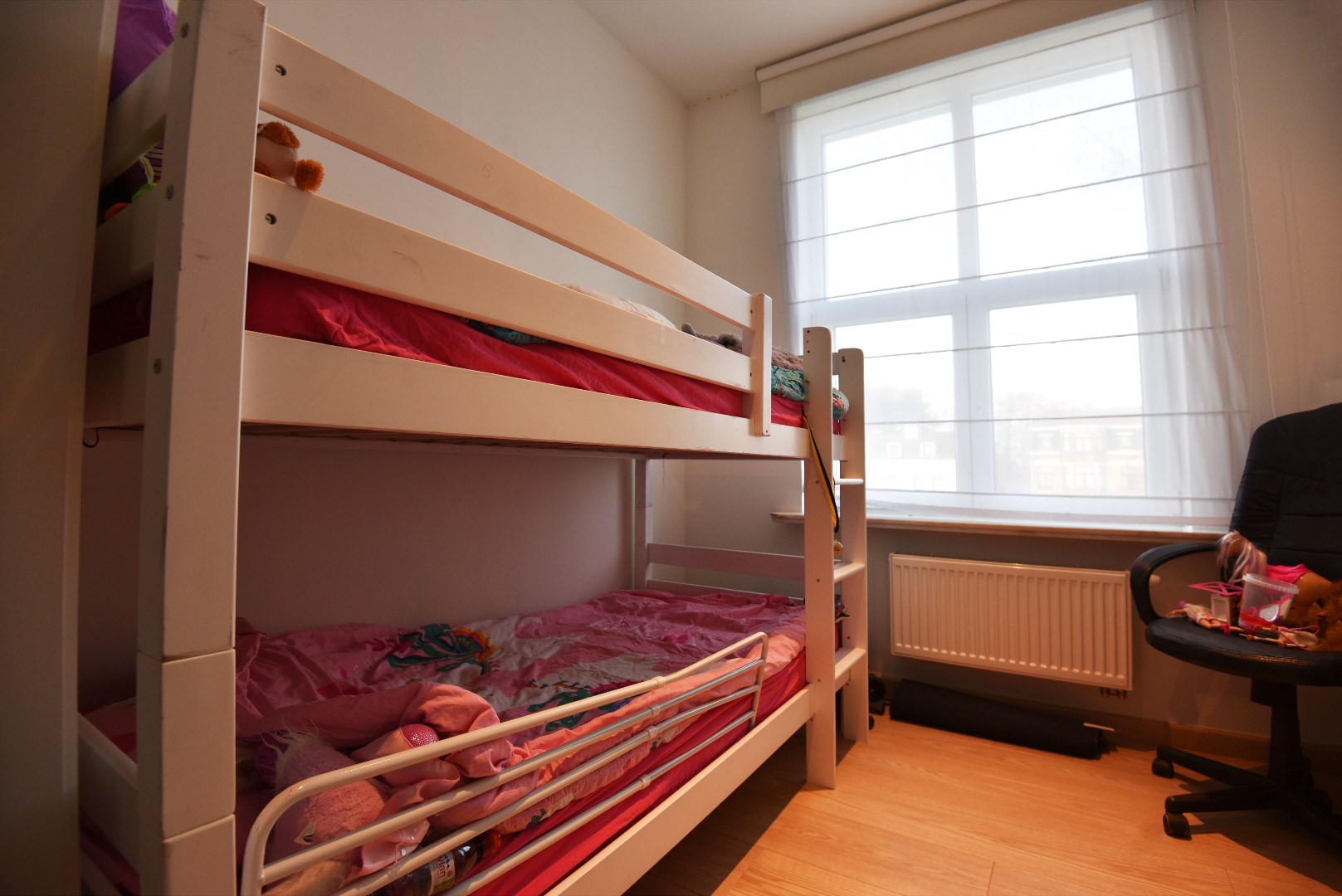 Ruim stijlvol app. met 3 slpks, parkeermogelijkheden en sauna te Adegem 