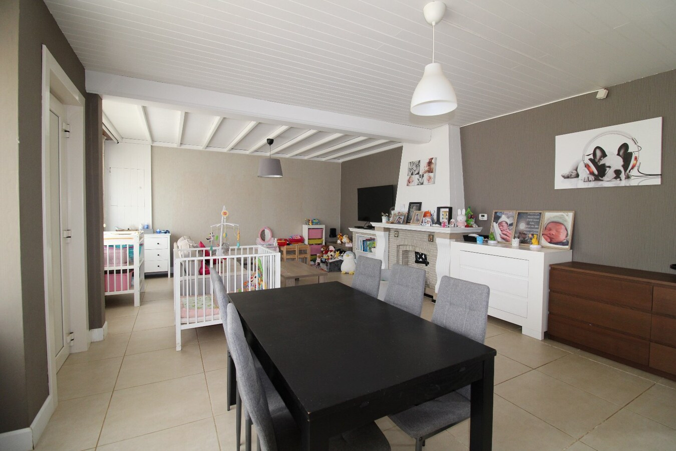 Gerenoveerde open bebouwing met gezellige tuin en garage 