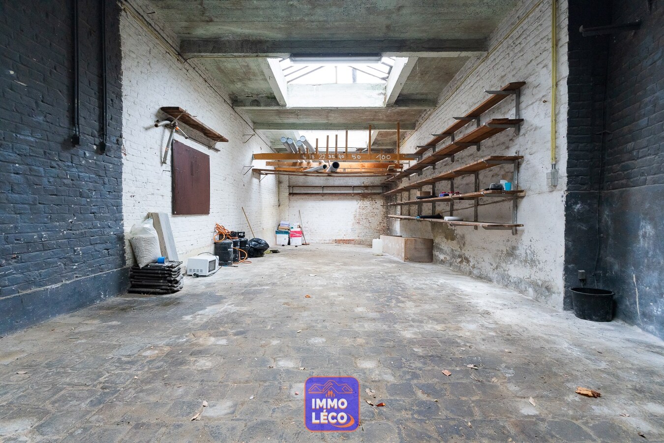 Entrepôt/Atelier/Garage de +/- 110m², à proximité de la Gare de Mouscron ! 