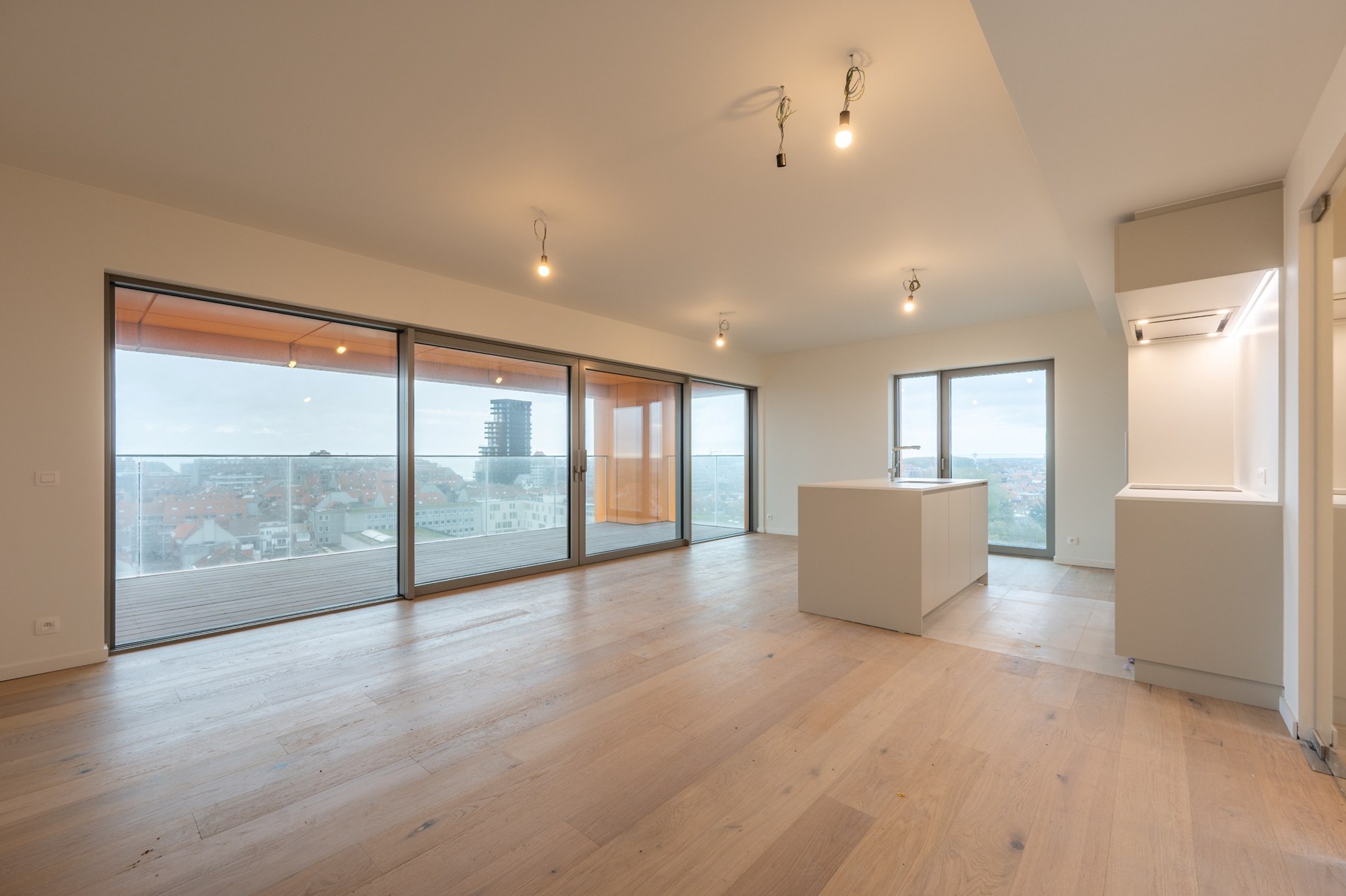 JOURNÉE PORTES OUVERTES DIMANCHE 04/01 (entre 14h et 17h) au Maes et Boerenboomplein : Appartement d'angle entièrement prêt à emménager (133m2) avec une grande terrasse ensoleillée (19m2) et possibili 