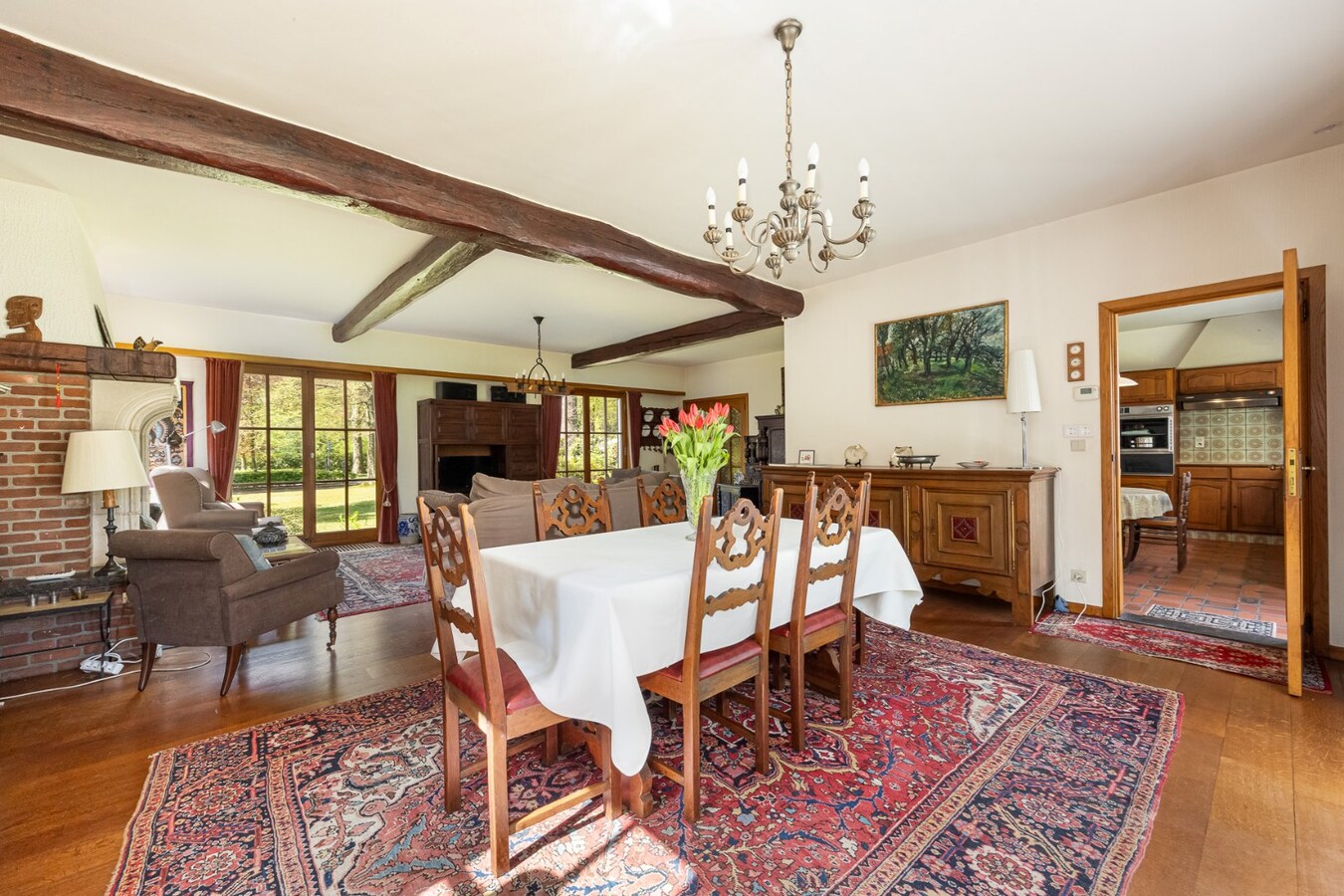 Villa met praktijkruimte en dubbele garage op riant perceel van 2.010 m² te Schoten 