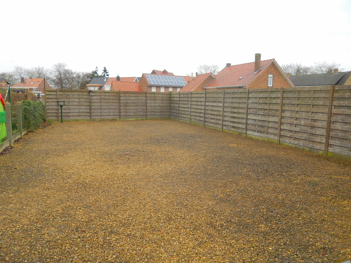 Woonhuis met 3 slaapkamers, tuin en garage 