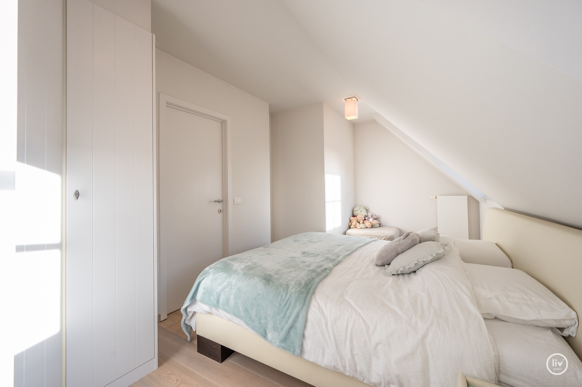 Appartement en duplex ensoleillé et spacieux avec terrasse orientée plein sud situé dans la Zoutelaan à Knokke. 