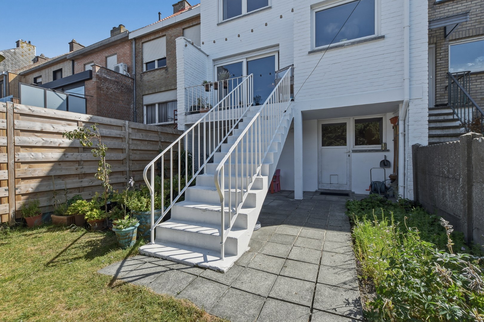 Gerenoveerde bel-etagewoning met garage, tuin en 3 slaapkamers te Blankenberge! 
