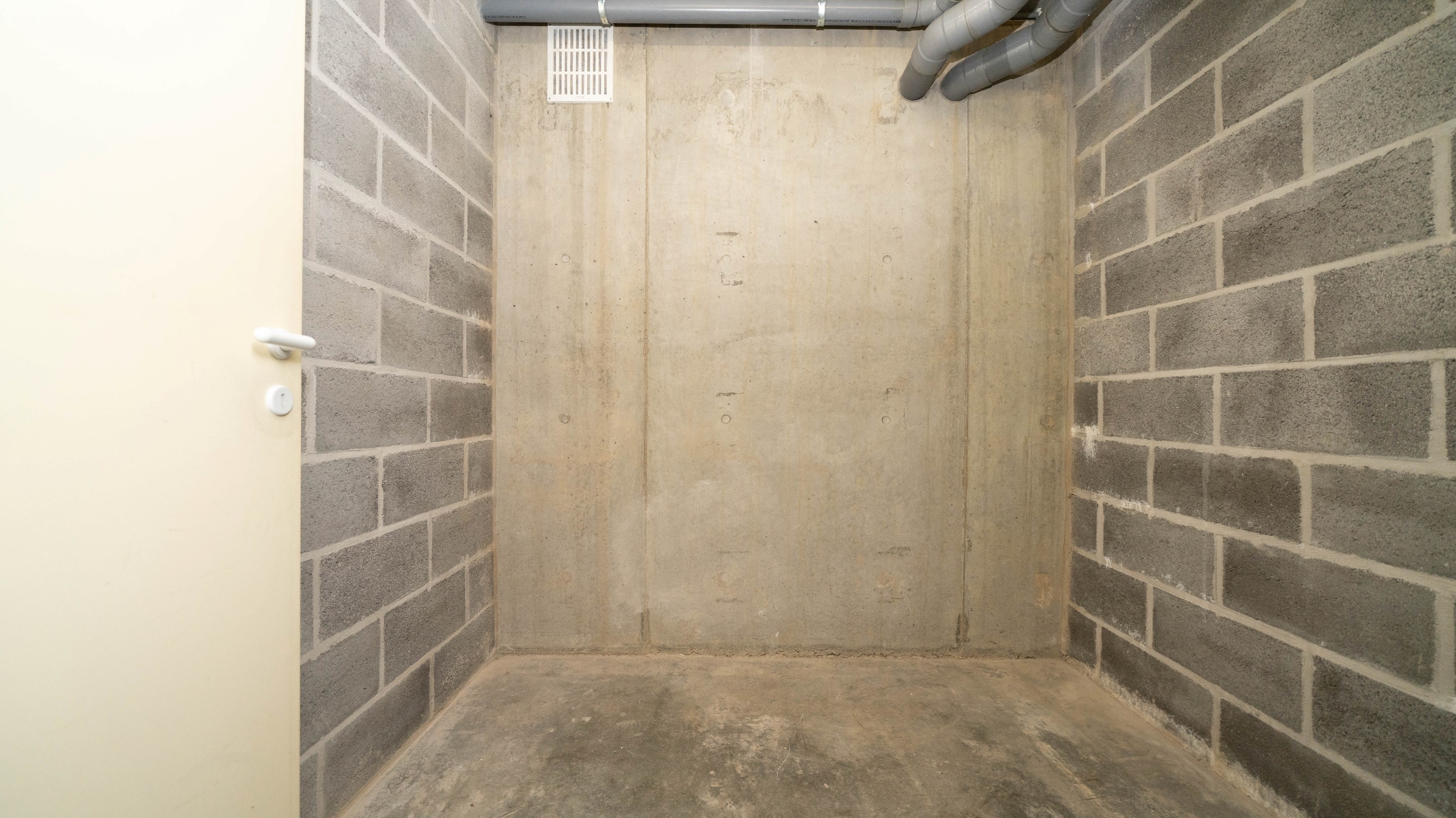 Recent 1-kamer appartement met staanplaats en kelder 