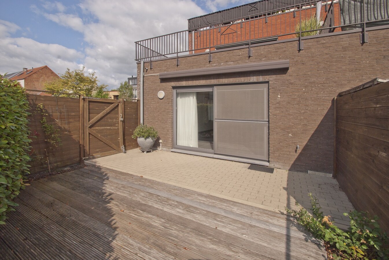 Instapklaar gelijkvloers met 2 slpks - tuin - garagebox 