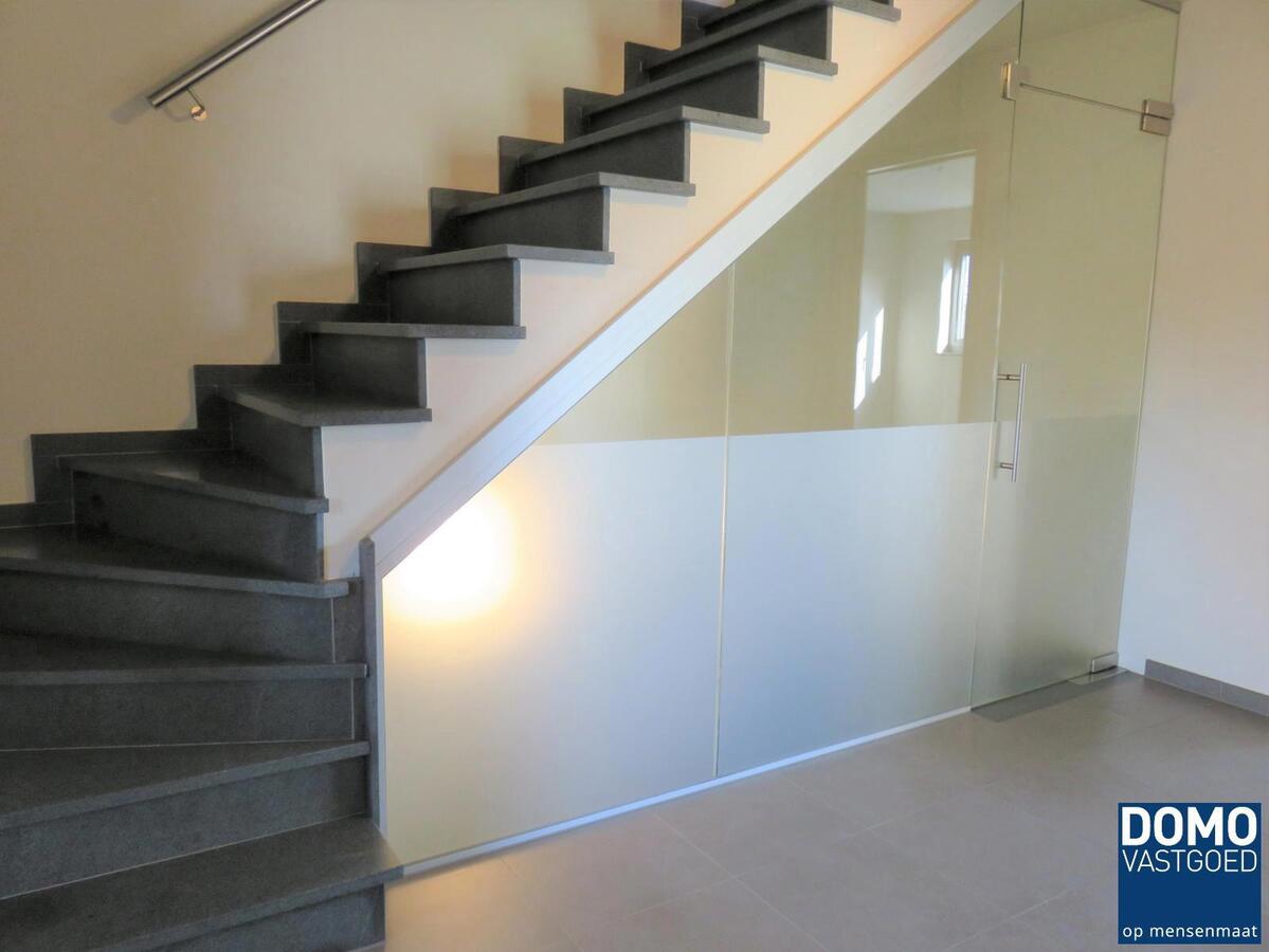 Ruime woning met 5 slaapkamers, tuin en garage 