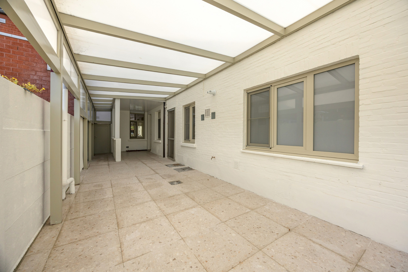 Gerenoveerde woning met 3 slpk en ruime tuin te Schilde! 