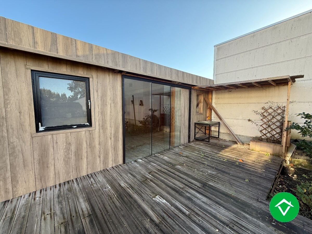 Gelijkvloerse woning met 3 slaapkamers, dubbele garage en tuin 