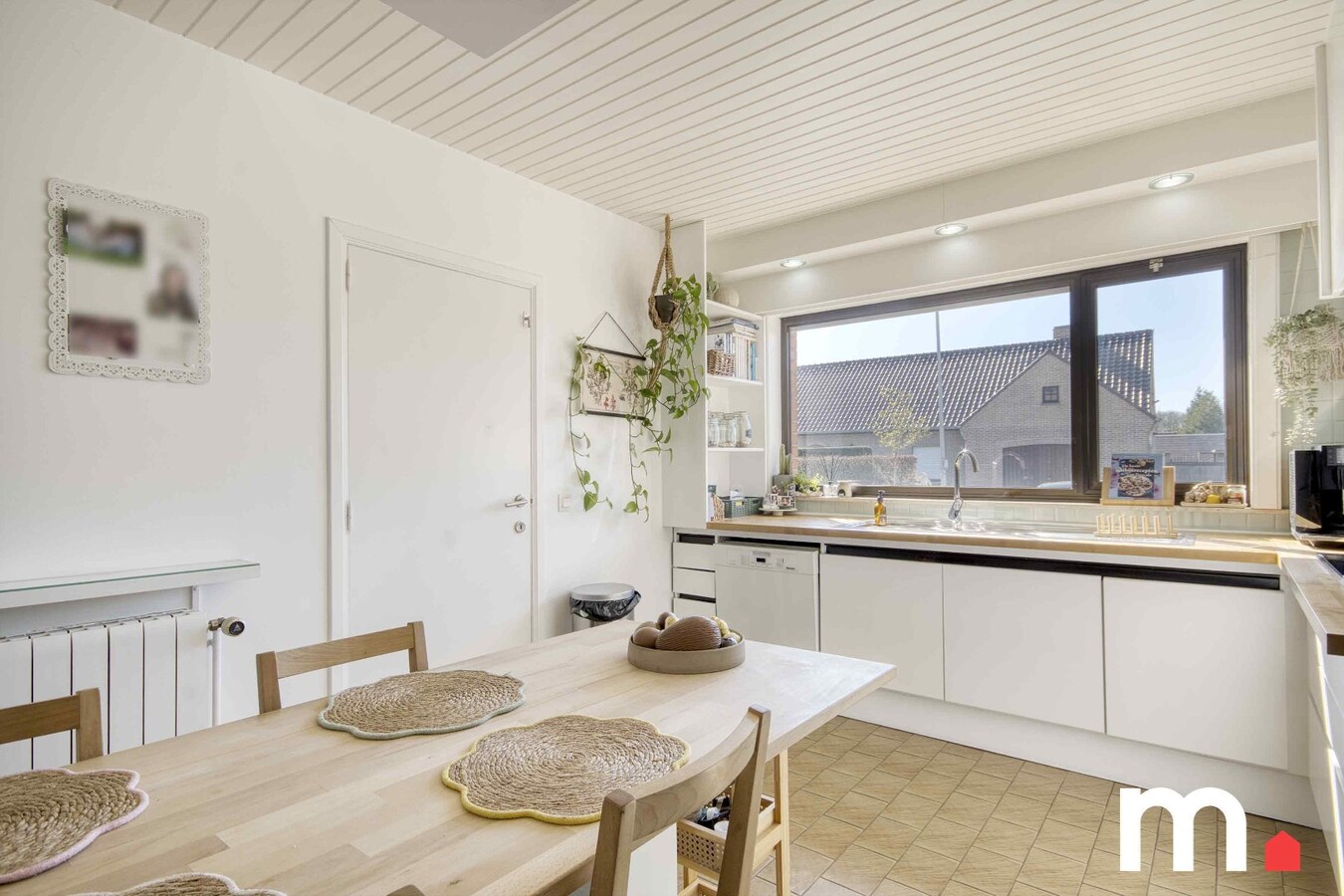 Mooie en welgelegen bungalow in centrum Oostrozebeke ! EPC B ! 