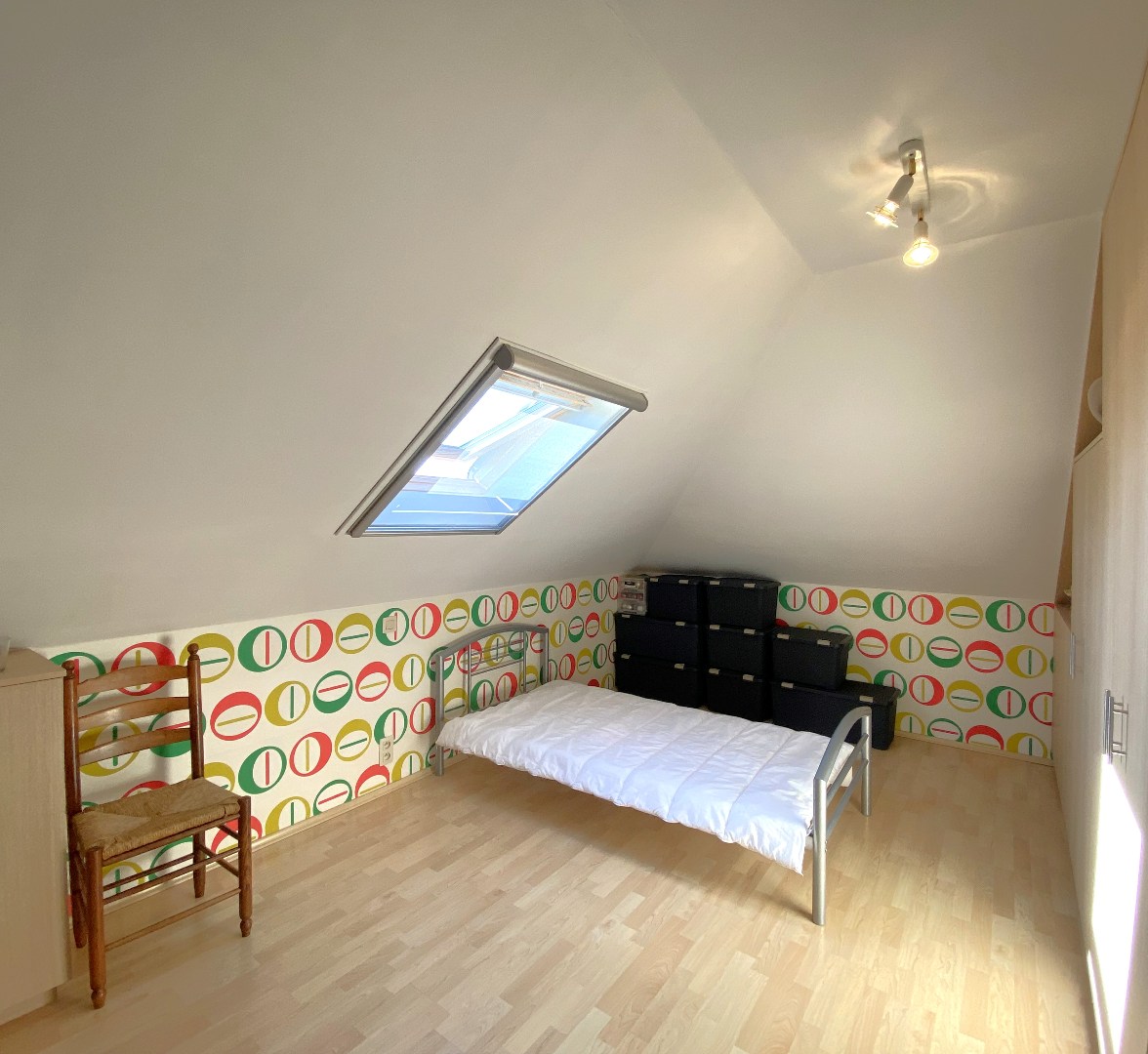 Zeer goed onderhouden ruime villa met tuin op topligging te Sint-Eloois-Vijve! 