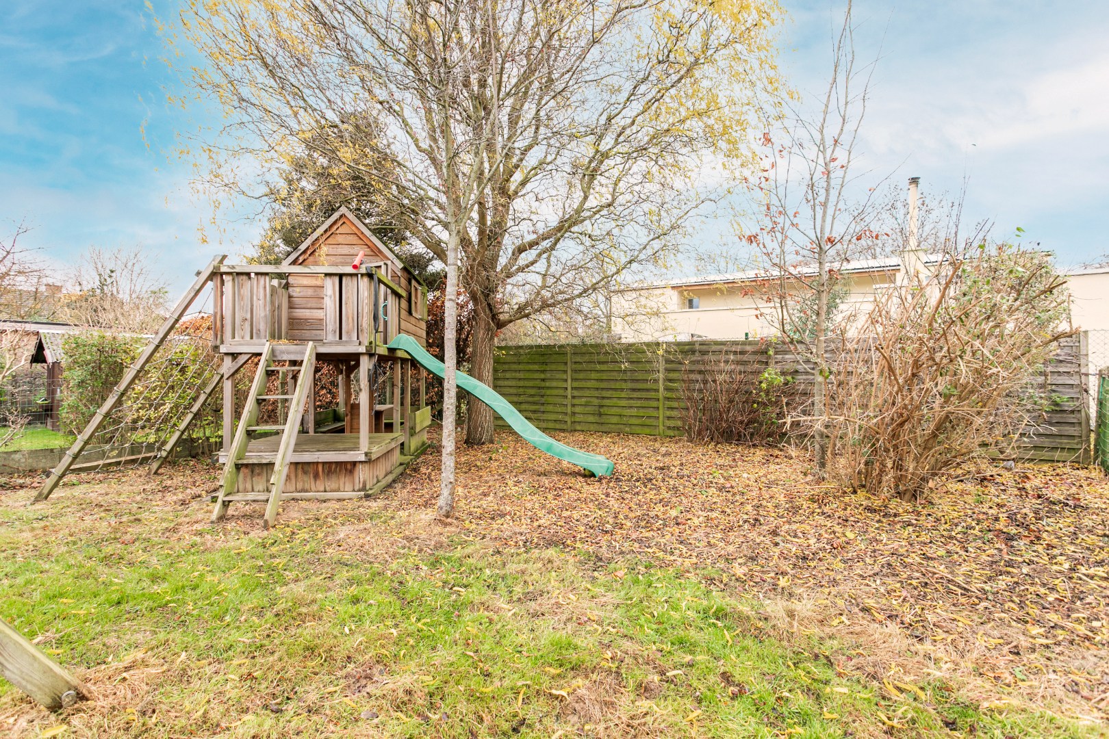 Instapklare woning met 4 slpk op perceel van 5a 45ca 