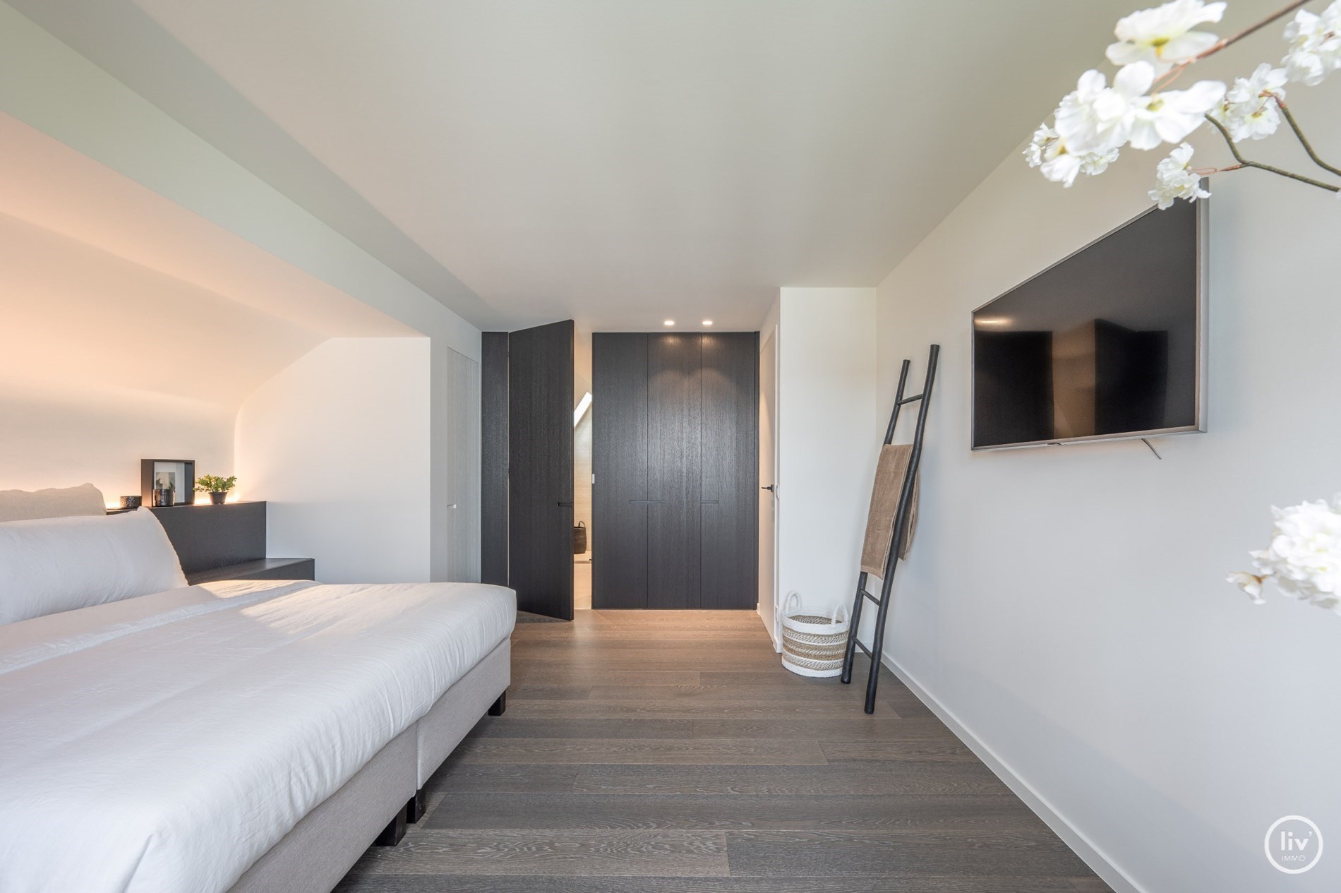 Belle villa individuelle, située au calme en bordure du Zoute, actuellement en rénovation. 