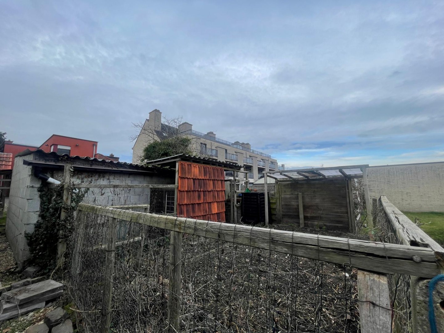 Gezellig woning met 3 slaapkamers en tuin met tuinberging gelegen te Geel! 